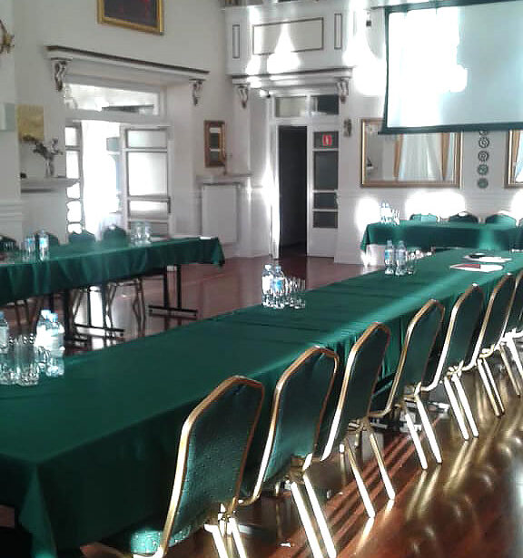 Sala Pałacowa przygotowana na konferencję
