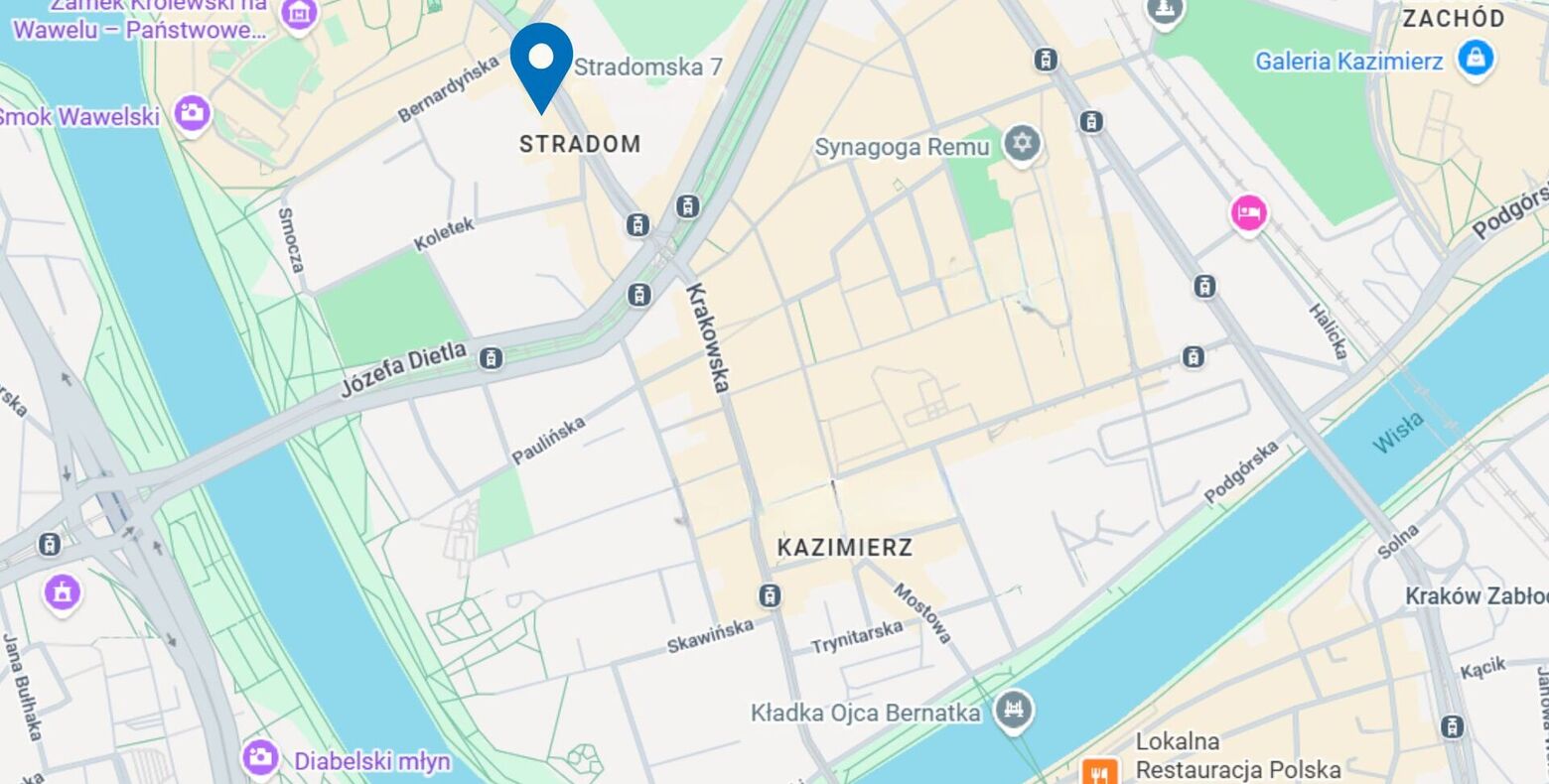 Mapa Google: niebieski znacznik przy ul. Stradomska 7 nad Wisłą, dzielnica Kazimierz i Zamek Wawel w pobliżu